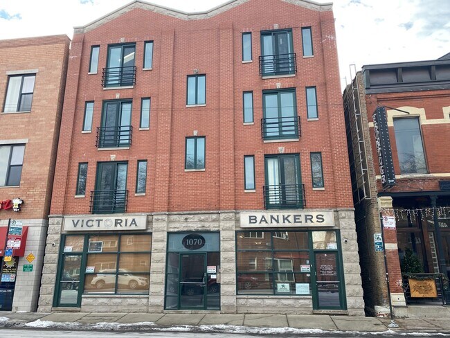 Foto del edificio - 1070 N Milwaukee Ave