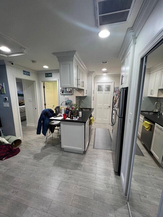 Building Photo - 603 55th St