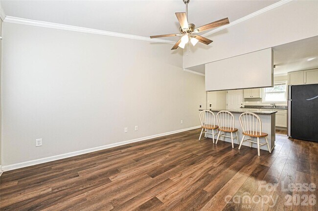 Foto del edificio - 302 E Hudson St