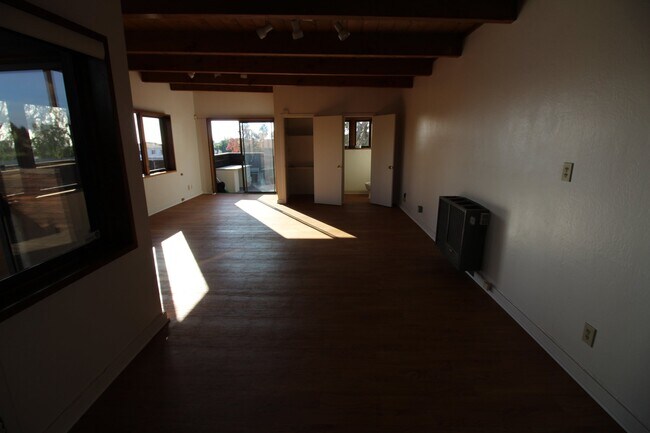 Foto del edificio - 5107 Cass St