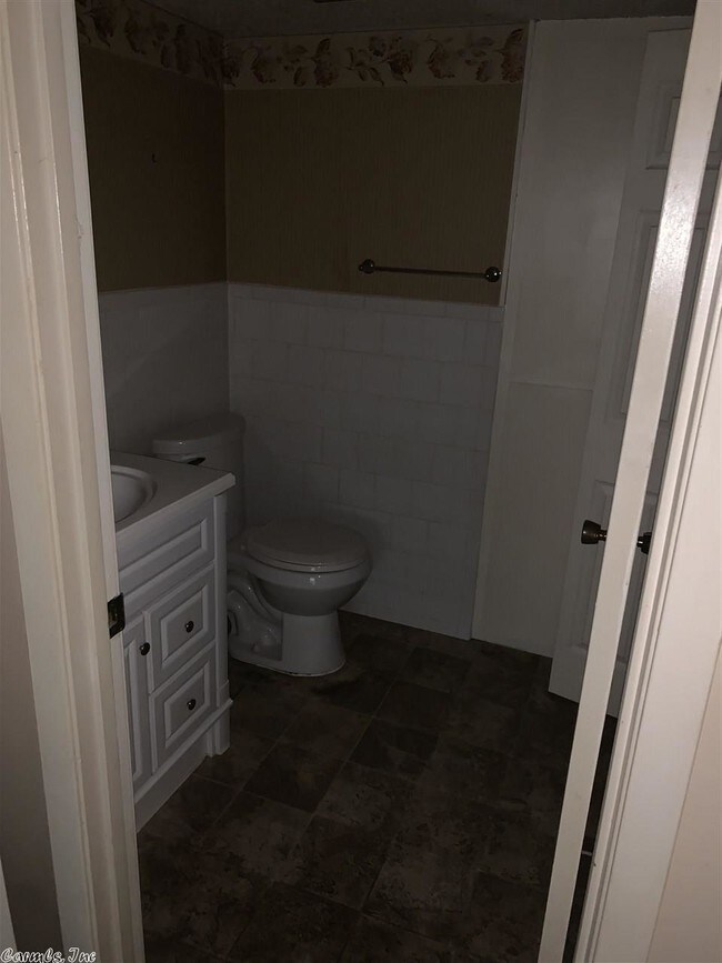 Building Photo - 603 Greenbriar Dr