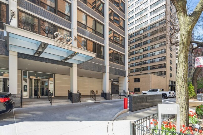 Building Photo - 222 E Pearson St