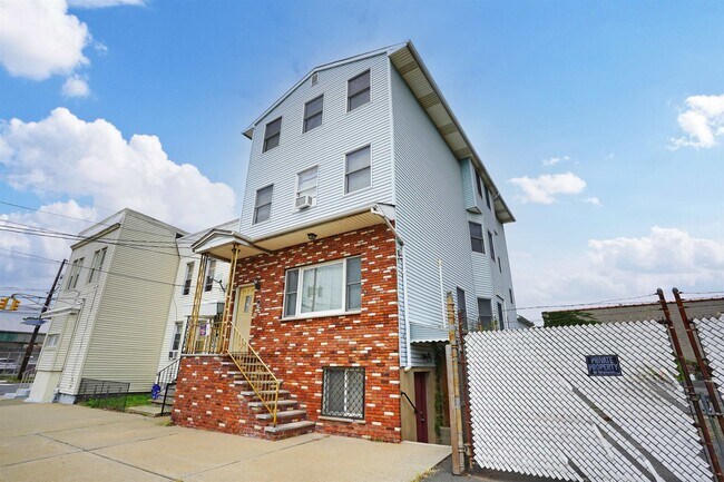 Building Photo - 200 Culver Ave