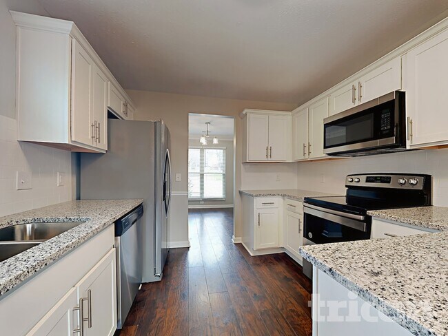 Foto del edificio - 107 Charleston Ct