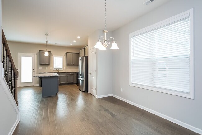 Foto del edificio - 395 Crawford Pkwy