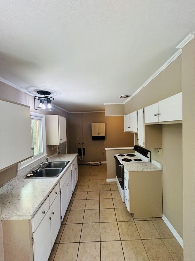 Foto del edificio - Charming 3-Bedroom Ranch in Prime Location!