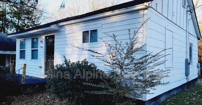 Building Photo - 1106 W Davidson Ave