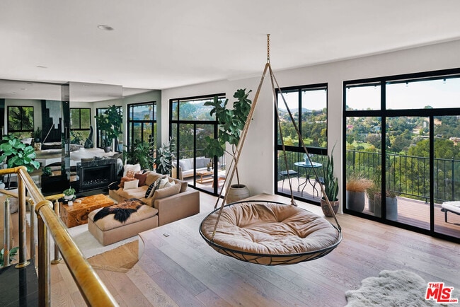 Foto del edificio - 4661 Bedel St