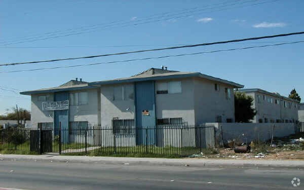 Foto principal - 2115 N Santa Fe Ave