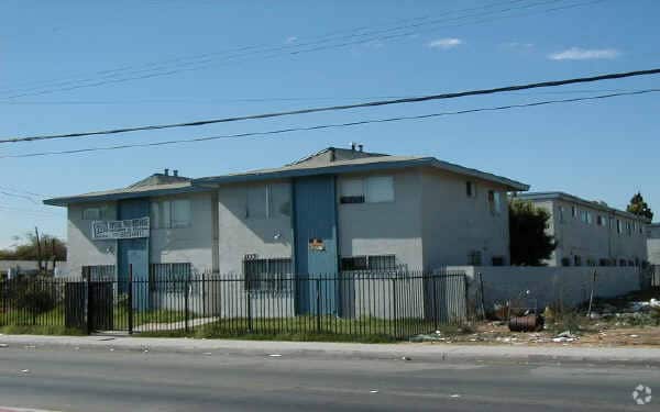 Primary Photo - 2115 N Santa Fe Ave