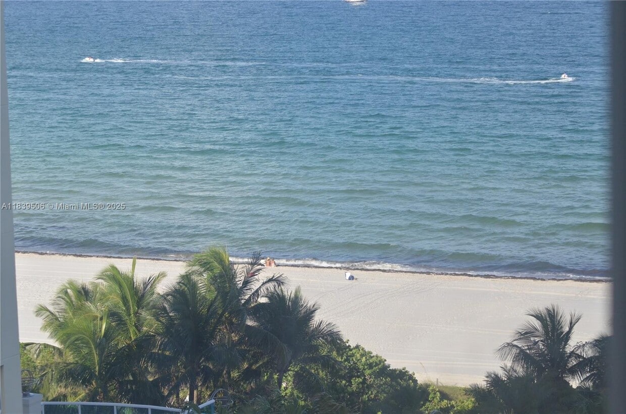 Foto principal - 5005 Collins Ave