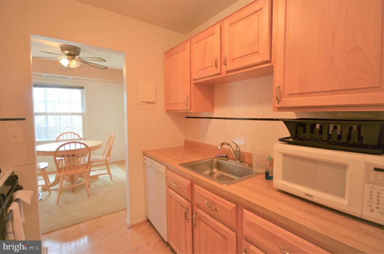 Primary Photo - 3991 Lyndhurst Dr
