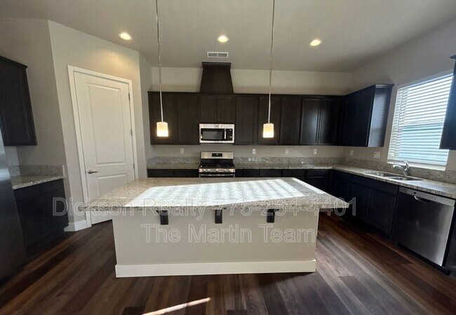 Building Photo - 735 Palomino Dr