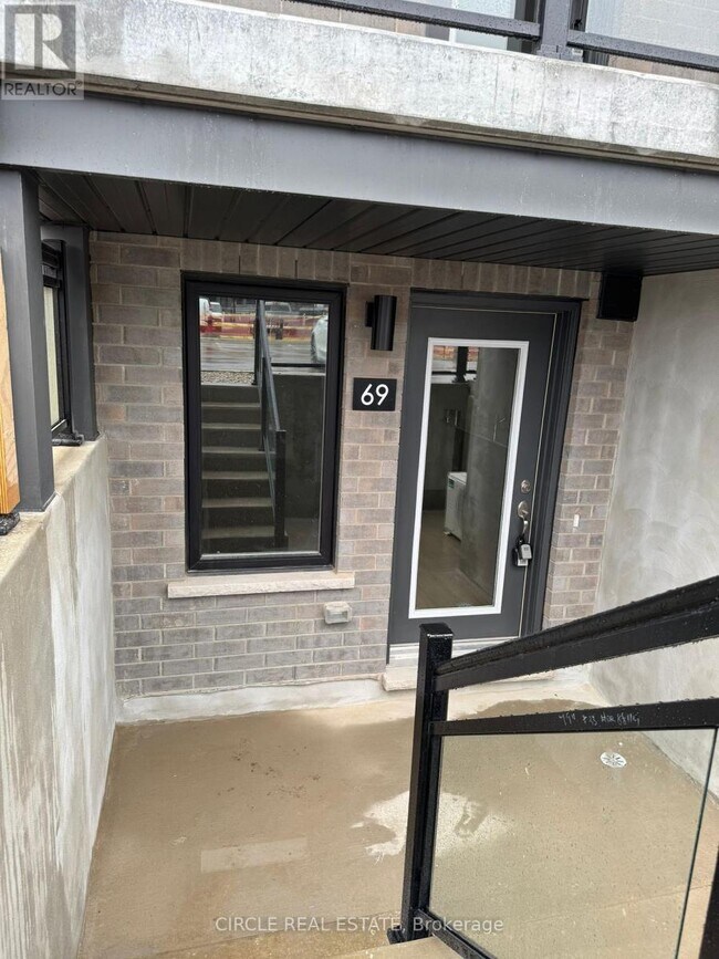 Photo du bâtiment - 940-940 St David St N