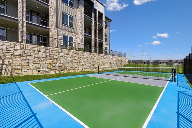 Building Photo - Bandera Ridge