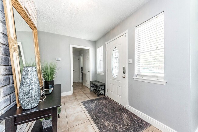 Foto del edificio - 405 Avondale Ln