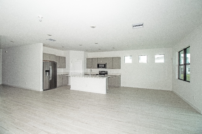 Building Photo - 5729 SE Sky Blue Cir