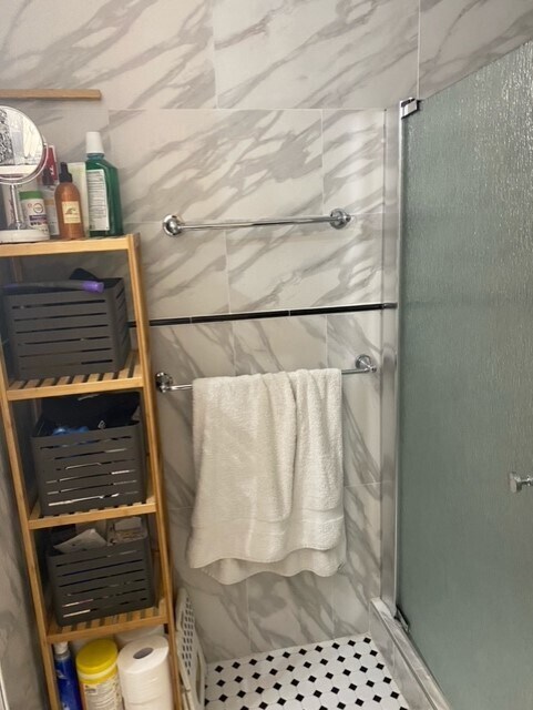 Bathroom wit shower - 477 Palisade Ave