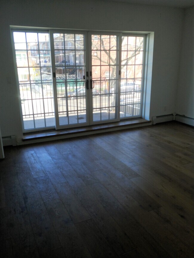Building Photo - 372 Ave Y