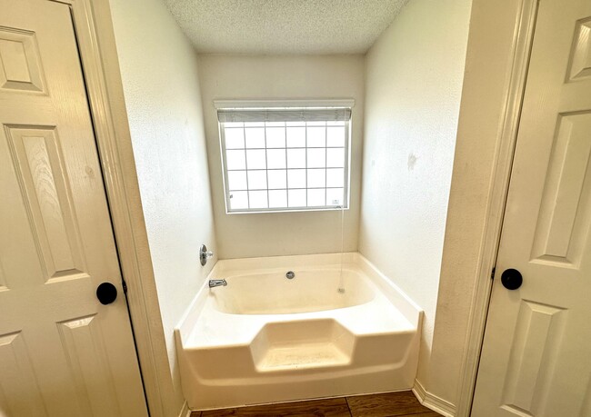 Building Photo - 9673 Parker Lake Cir