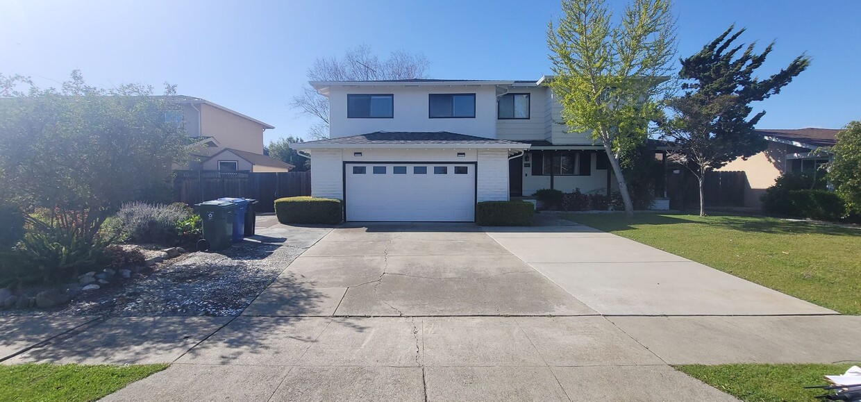 Primary Photo - Charming Two-Story 5-Bedroom Home in Newark!