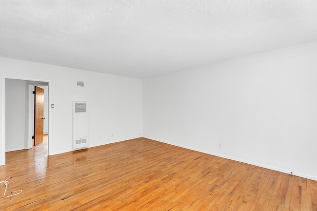 Building Photo - 1129 Lincoln Blvd