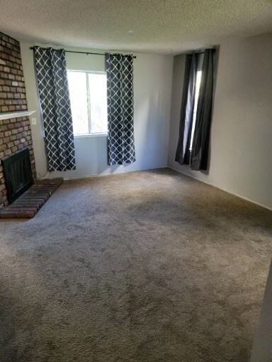 Foto del edificio - 6120 Merrywood Dr