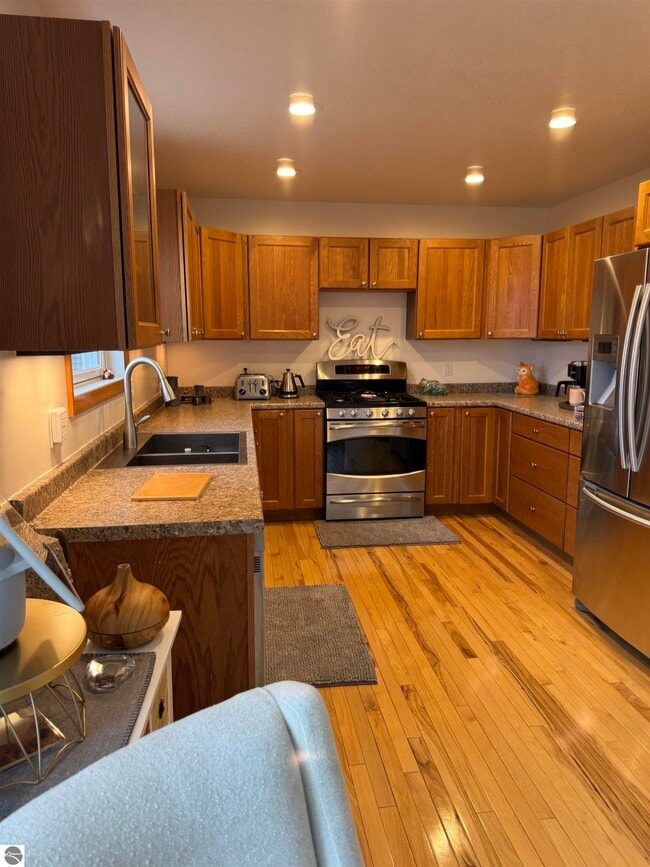 Building Photo - 302 S Lake Dr