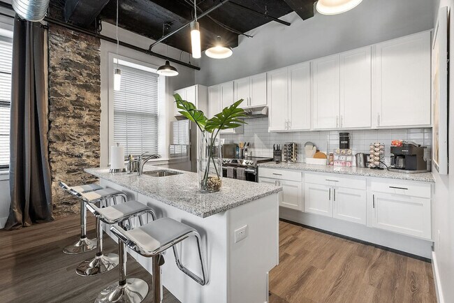 Foto del edificio - 212 W Roberts Ave