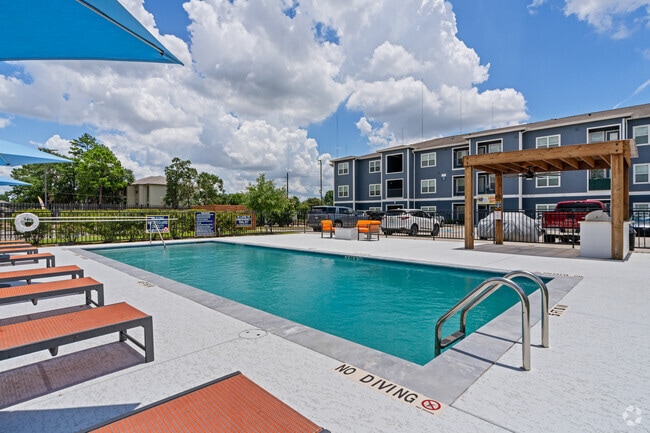 Pool - Azul Apartments