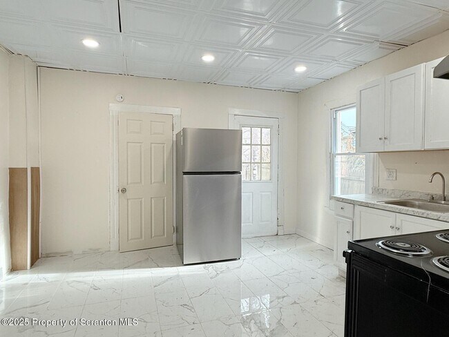 Foto del edificio - 210 Center Ave