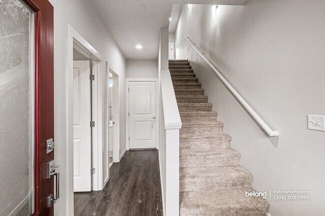 Building Photo - 1049 SW 99th Pl