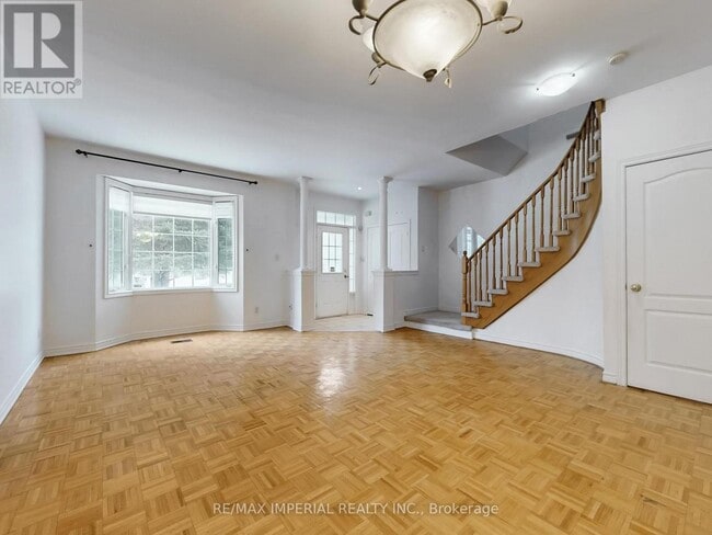 Photo du bâtiment - 30 Catalina Crescent