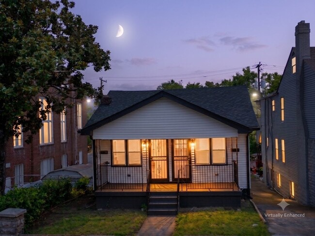 **Studio Duplex in North Nashville's Historic Jefferson Street Corridor** - **Studio Duplex in North Nashville's Historic Jefferson Street Corridor** House