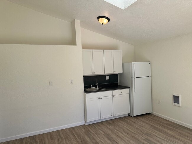 Building Photo - 2660 Edison St