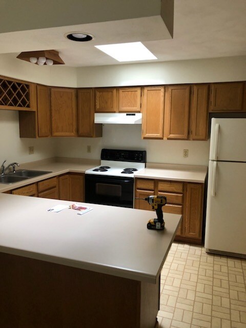 Kitchen - 4503 Terrace Ln