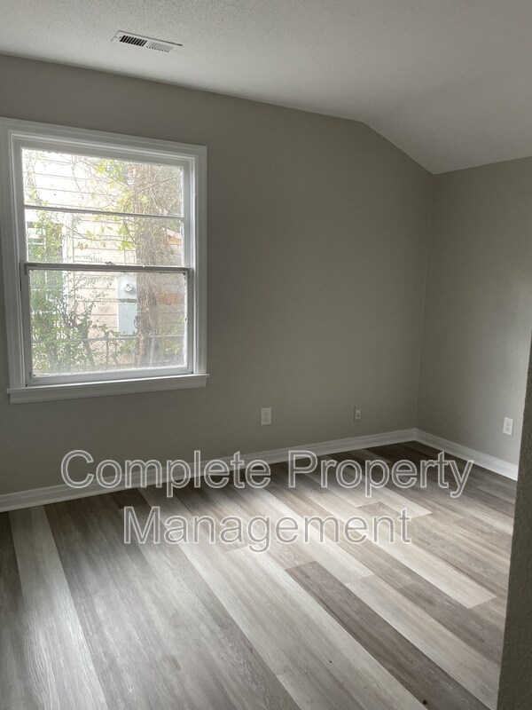 Building Photo - 6721 Grasselli Rd