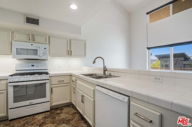 Building Photo - 13200 Pacific Promenade