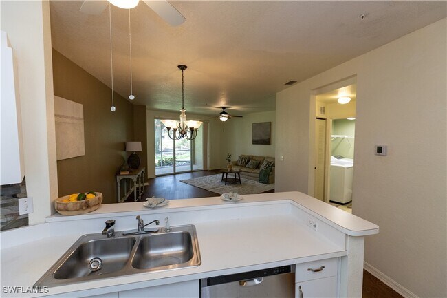 Foto del edificio - 12040 Summergate Cir