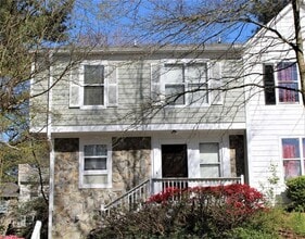 Building Photo - 1068 Falling Water Dr