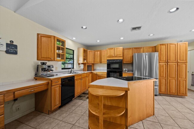 Building Photo - 3306 Fargo Ave