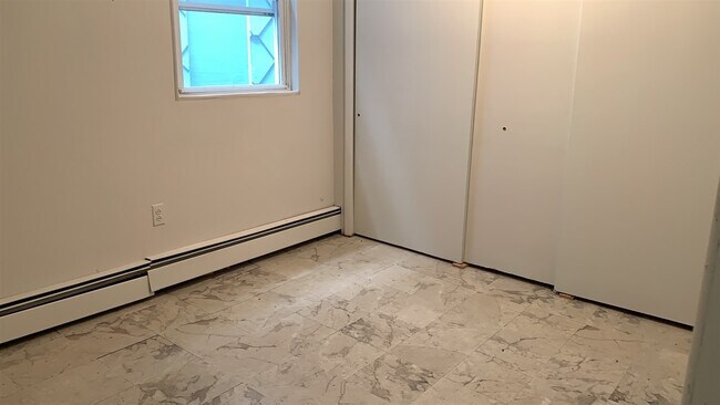 Building Photo - 138 34th St