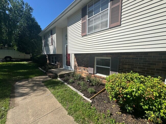 Foto del edificio - 4020 Laurelwood Rd