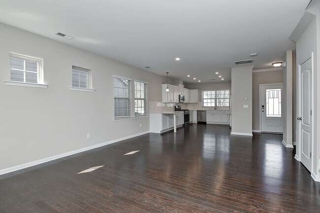 Building Photo - 4 Bedroom home in the Millbridge community