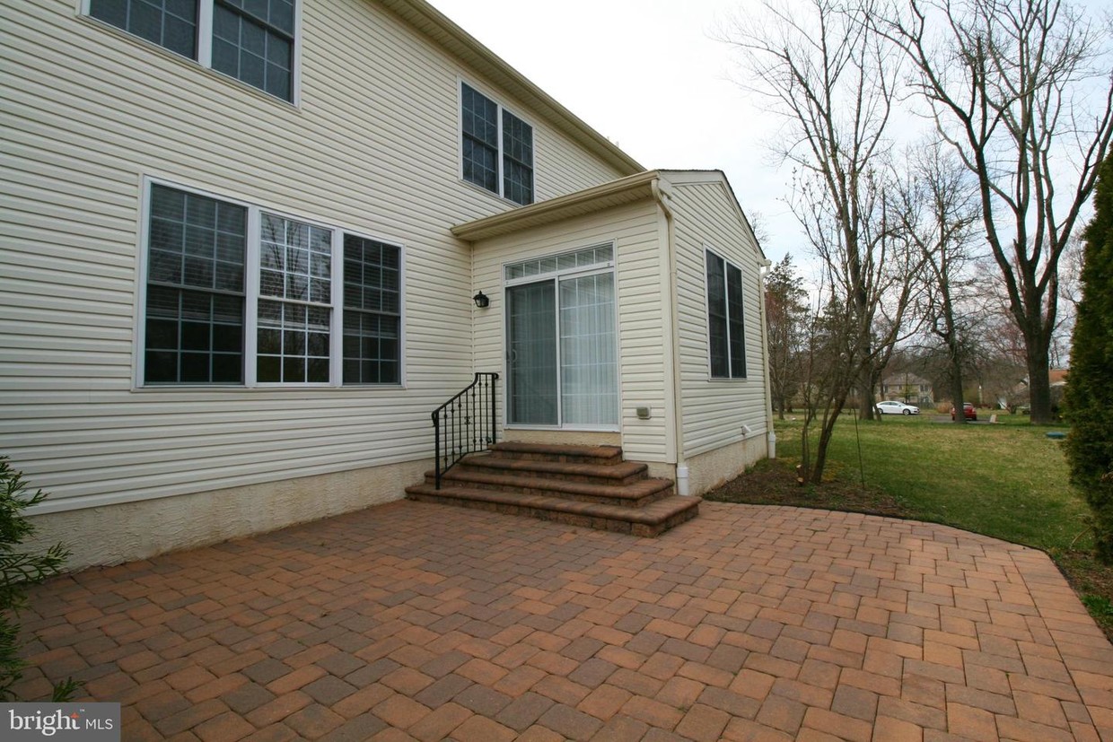 Primary Photo - 111 Country Ln