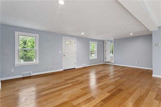 Building Photo - North Hills Area Bungalow