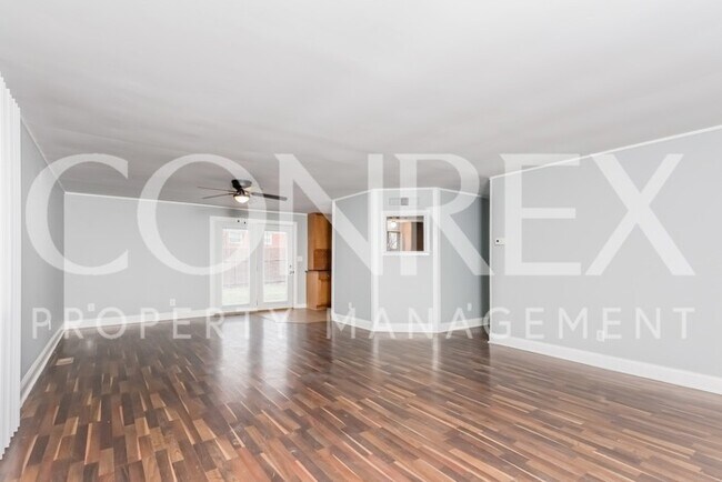 Building Photo - Adorable 4 Bedroom in Englewood