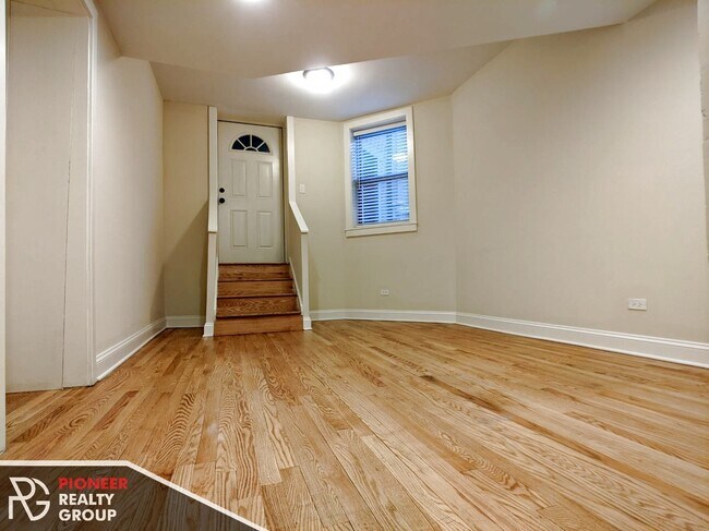 Building Photo - 4032 N Ashland Ave