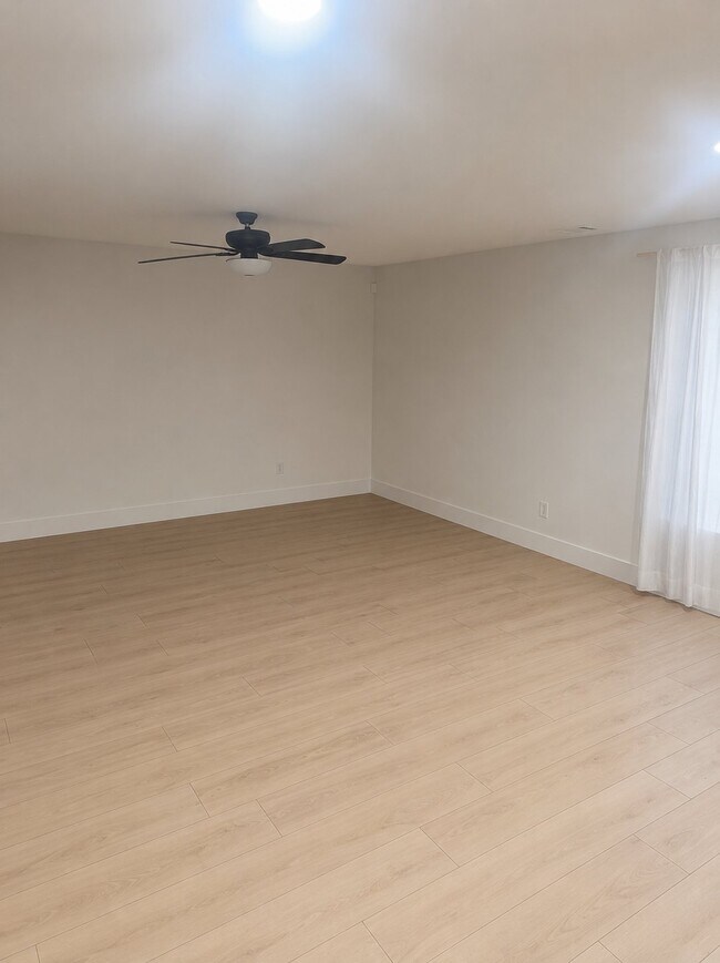 Foto del edificio - 2372 Lakewood Dr NW