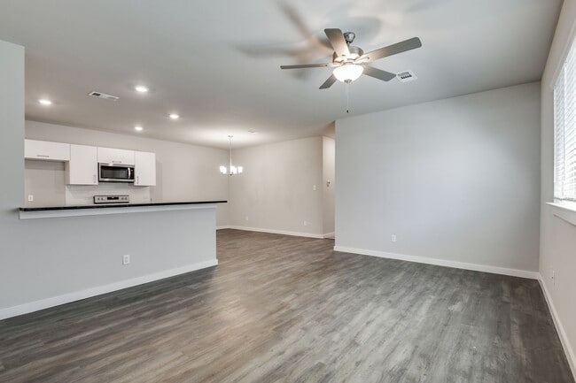 Building Photo - GORGEOUS 3 BEDROOM DUPLEX LOCATED IN MIDLOTHIAN ISD!